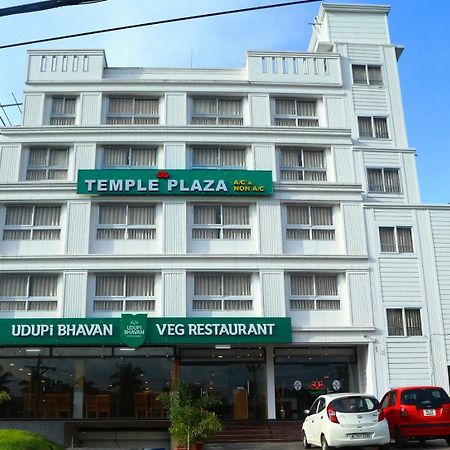 Temple Plaza Kochi Hotel Chottanikara Екстериор снимка