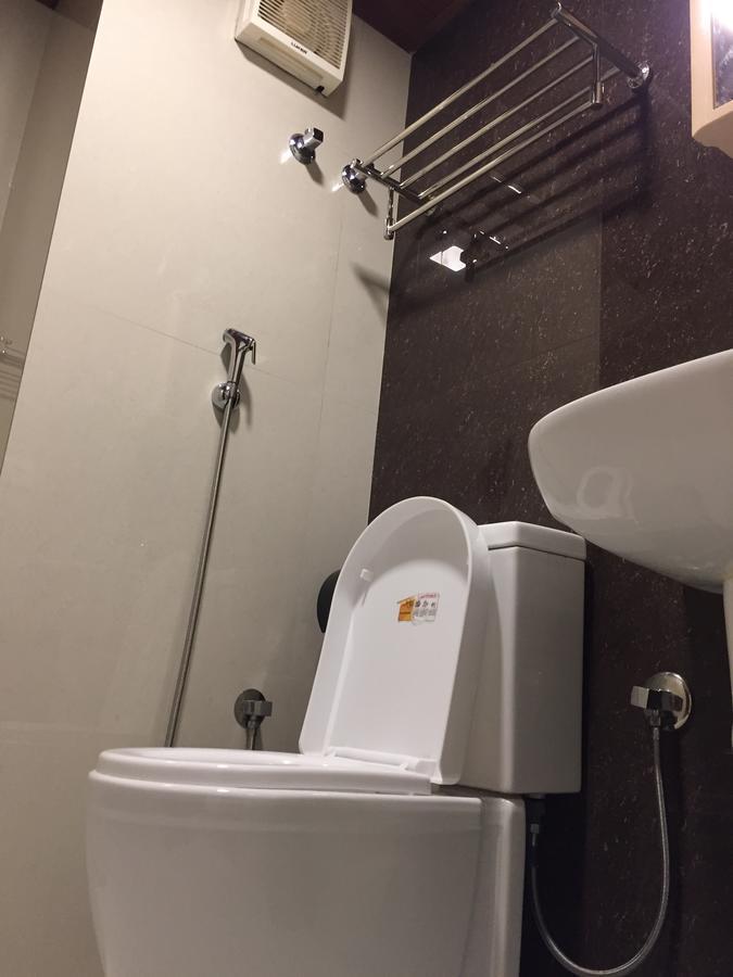Temple Plaza Kochi Hotel Chottanikara Екстериор снимка