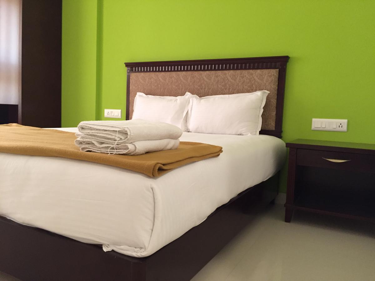 Temple Plaza Kochi Hotel Chottanikara Екстериор снимка