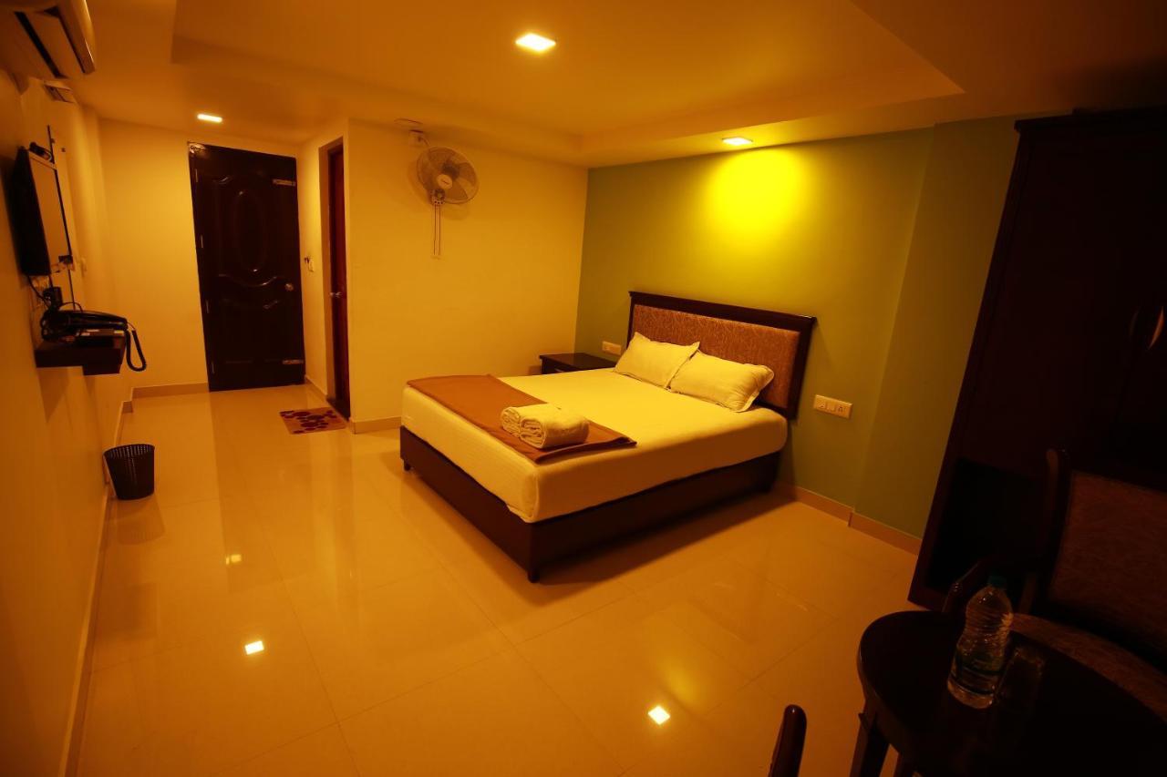 Temple Plaza Kochi Hotel Chottanikara Екстериор снимка