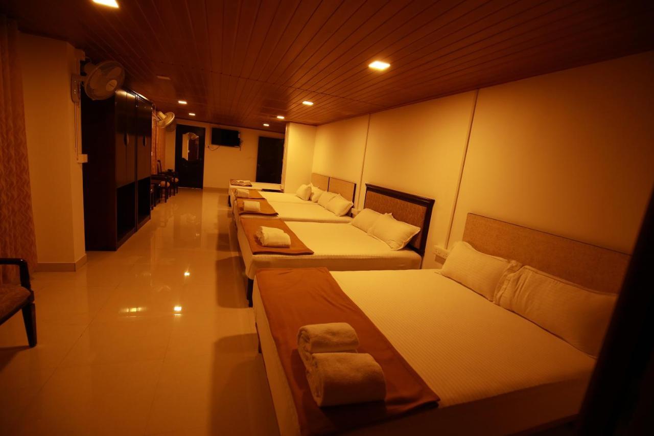 Temple Plaza Kochi Hotel Chottanikara Екстериор снимка